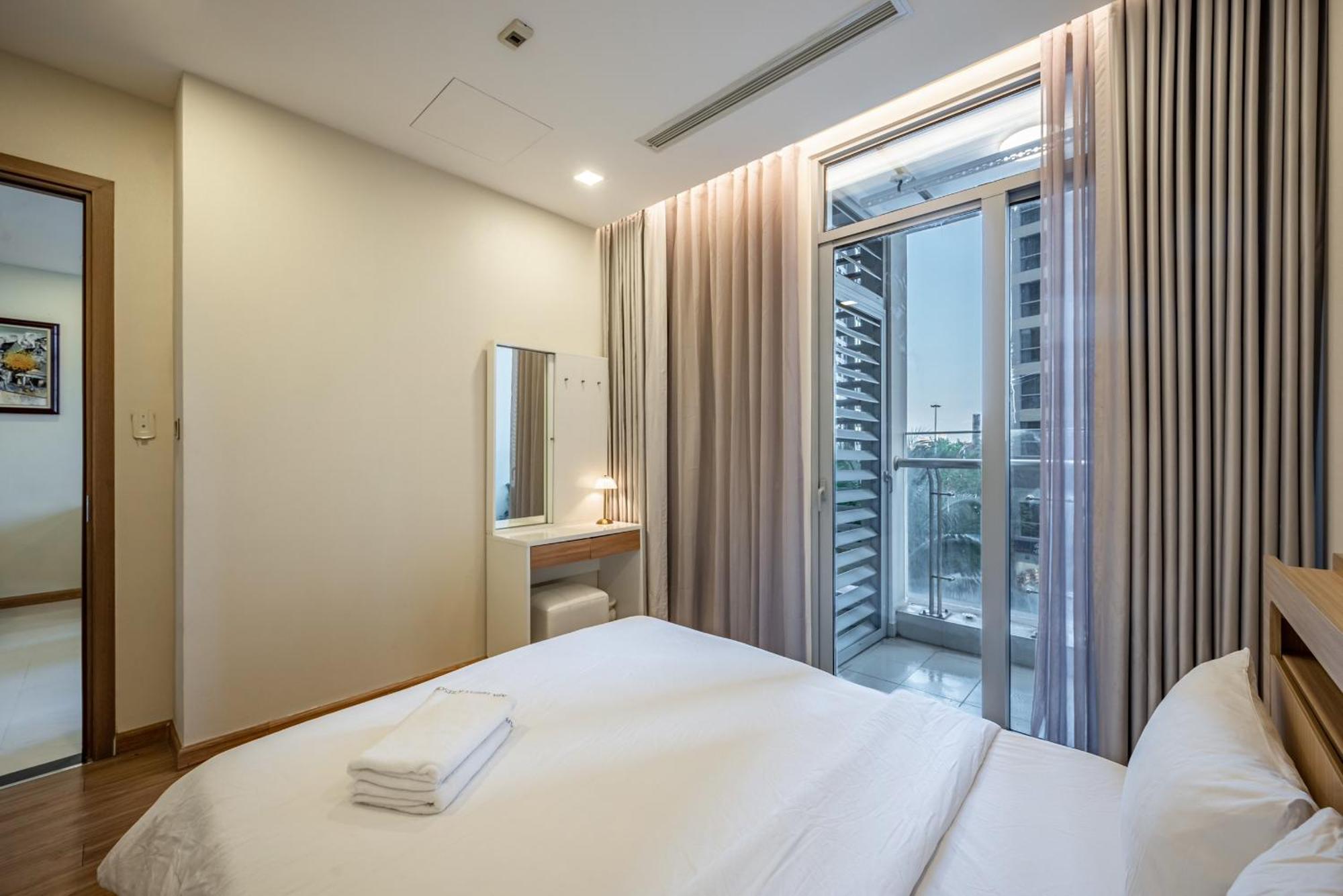 Căn hộ Luxury At Vinhomes Park *