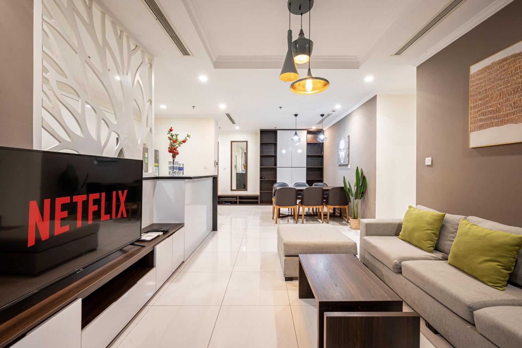 Luxury At Vinhomes Park Căn hộ *
