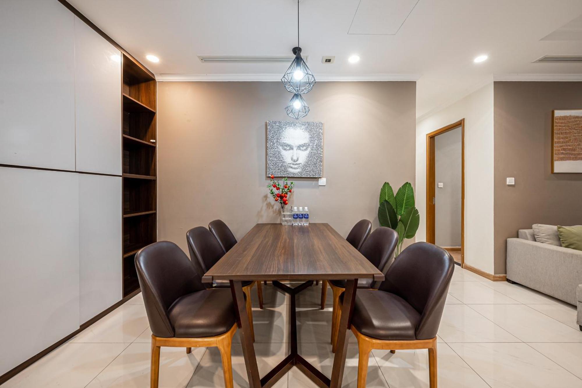 Căn hộ Luxury At Vinhomes Park *
