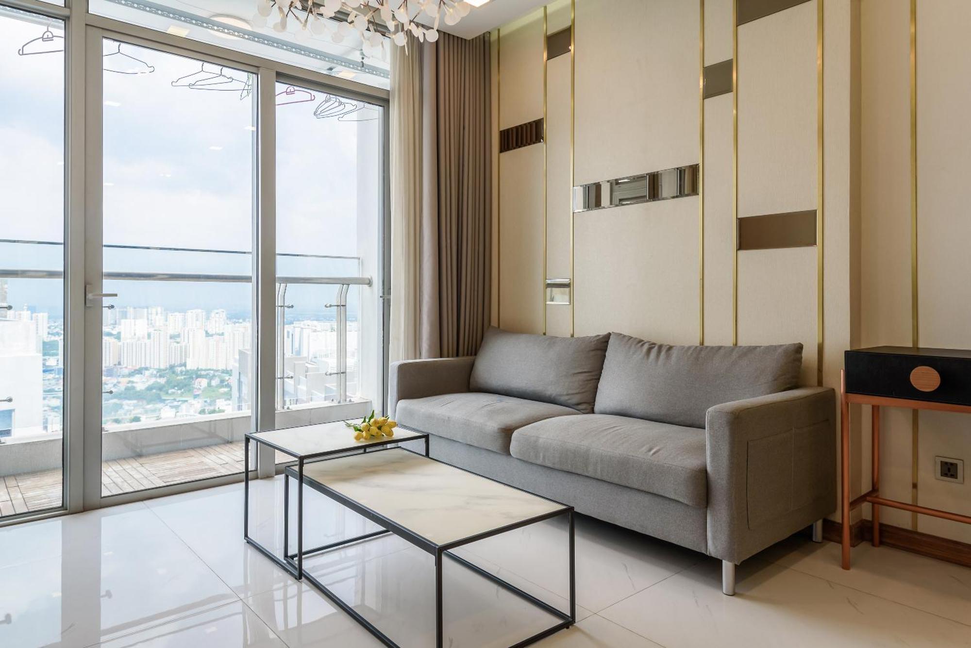 Luxury At Vinhomes Park Căn hộ *