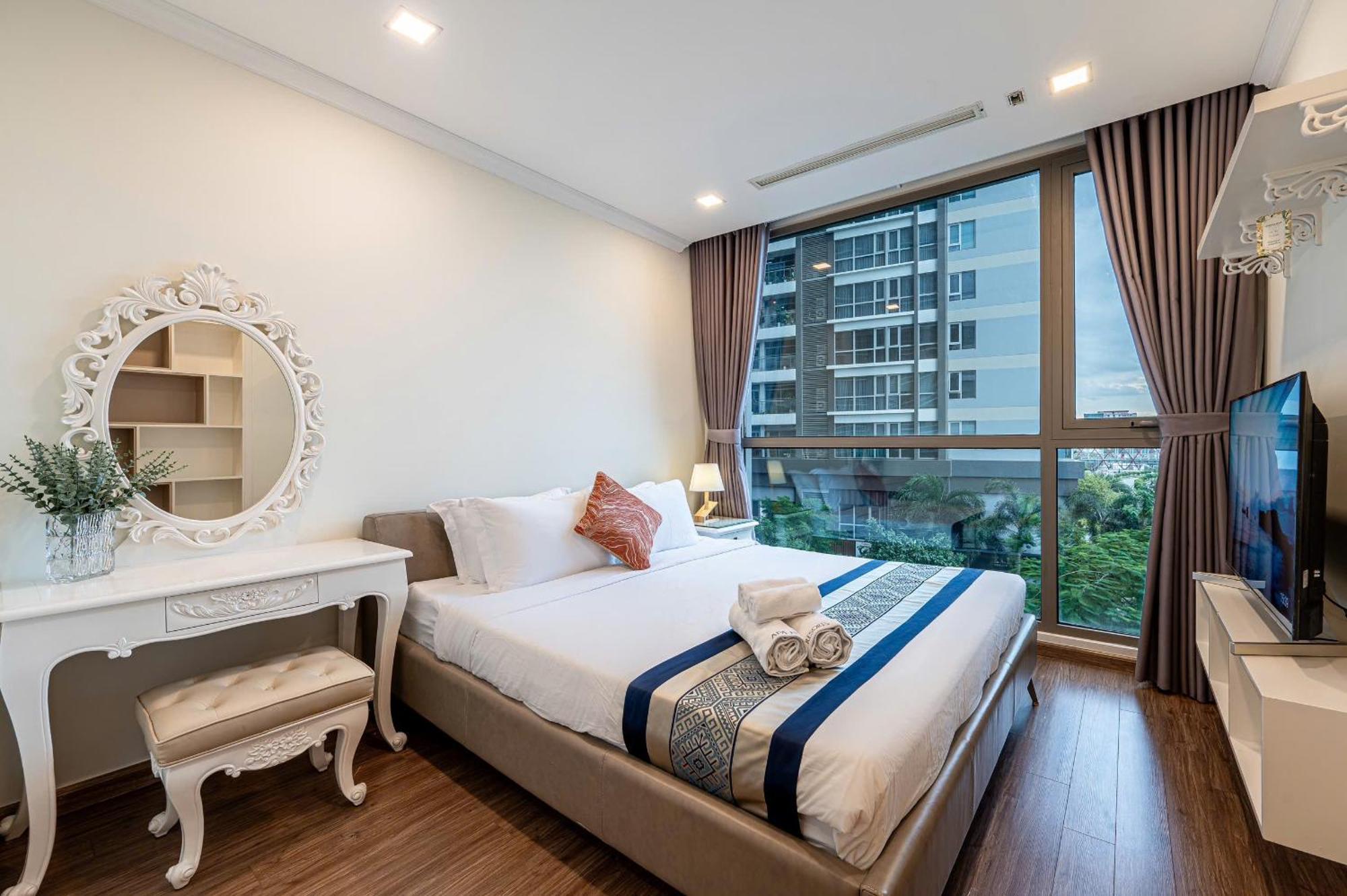 Luxury At Vinhomes Park Căn hộ *