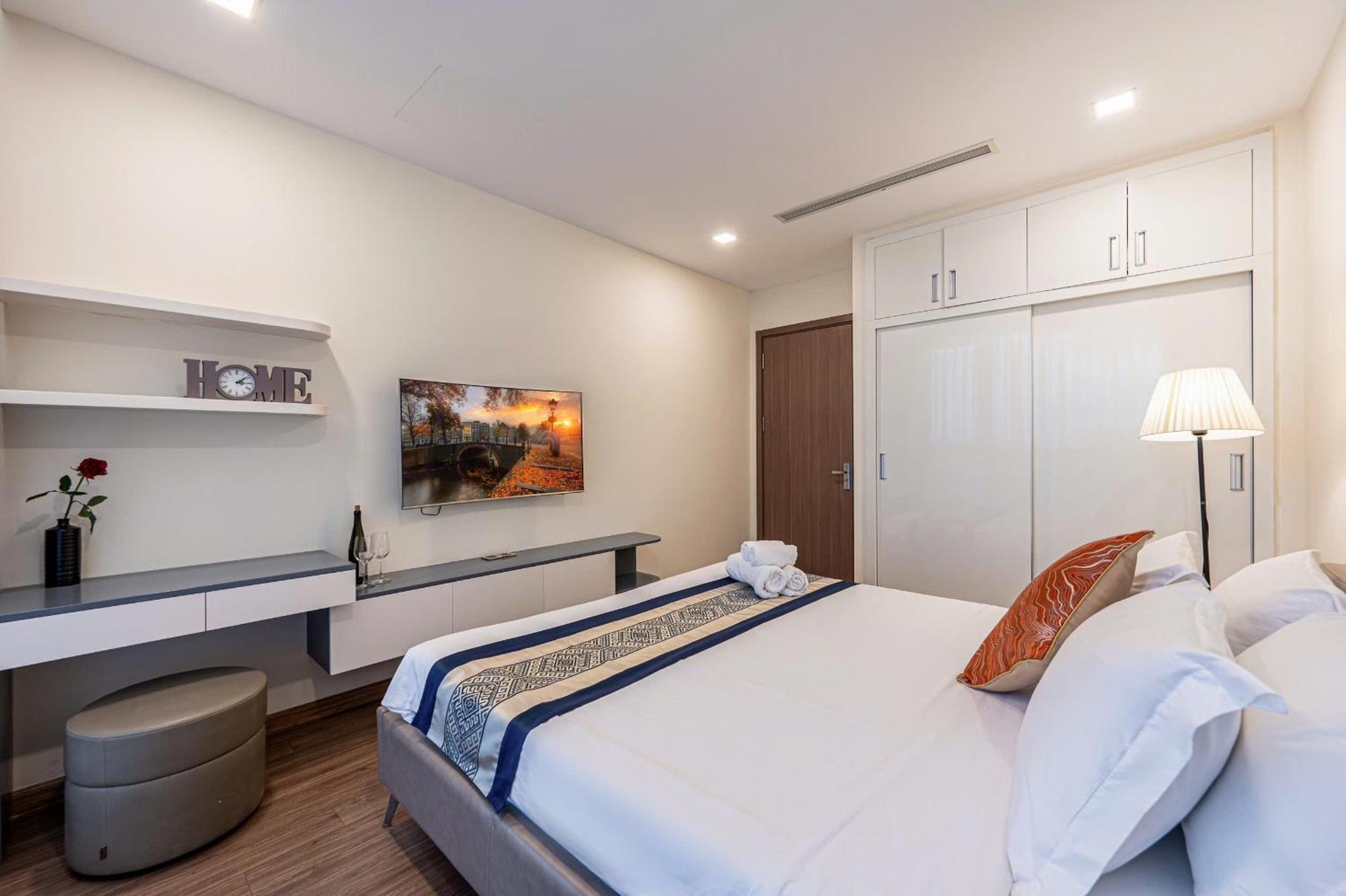 Luxury At Vinhomes Park Căn hộ TP. Hồ Chí Minh