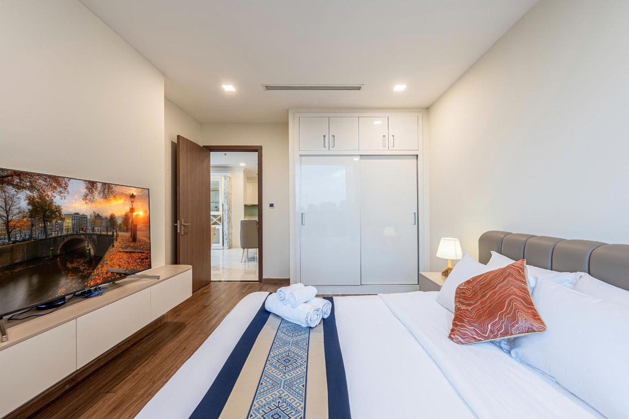 Luxury At Vinhomes Park * TP. Hồ Chí Minh