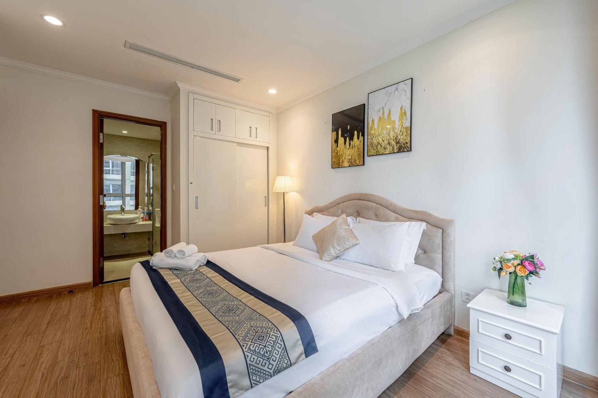 Luxury At Vinhomes Park Căn hộ