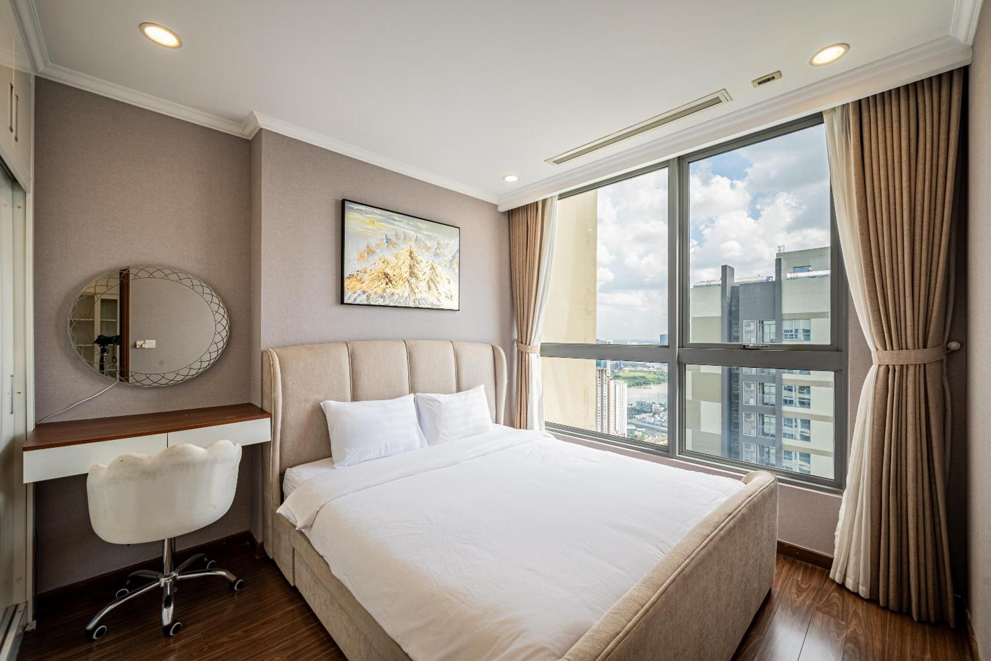 Căn hộ Luxury At Vinhomes Park *