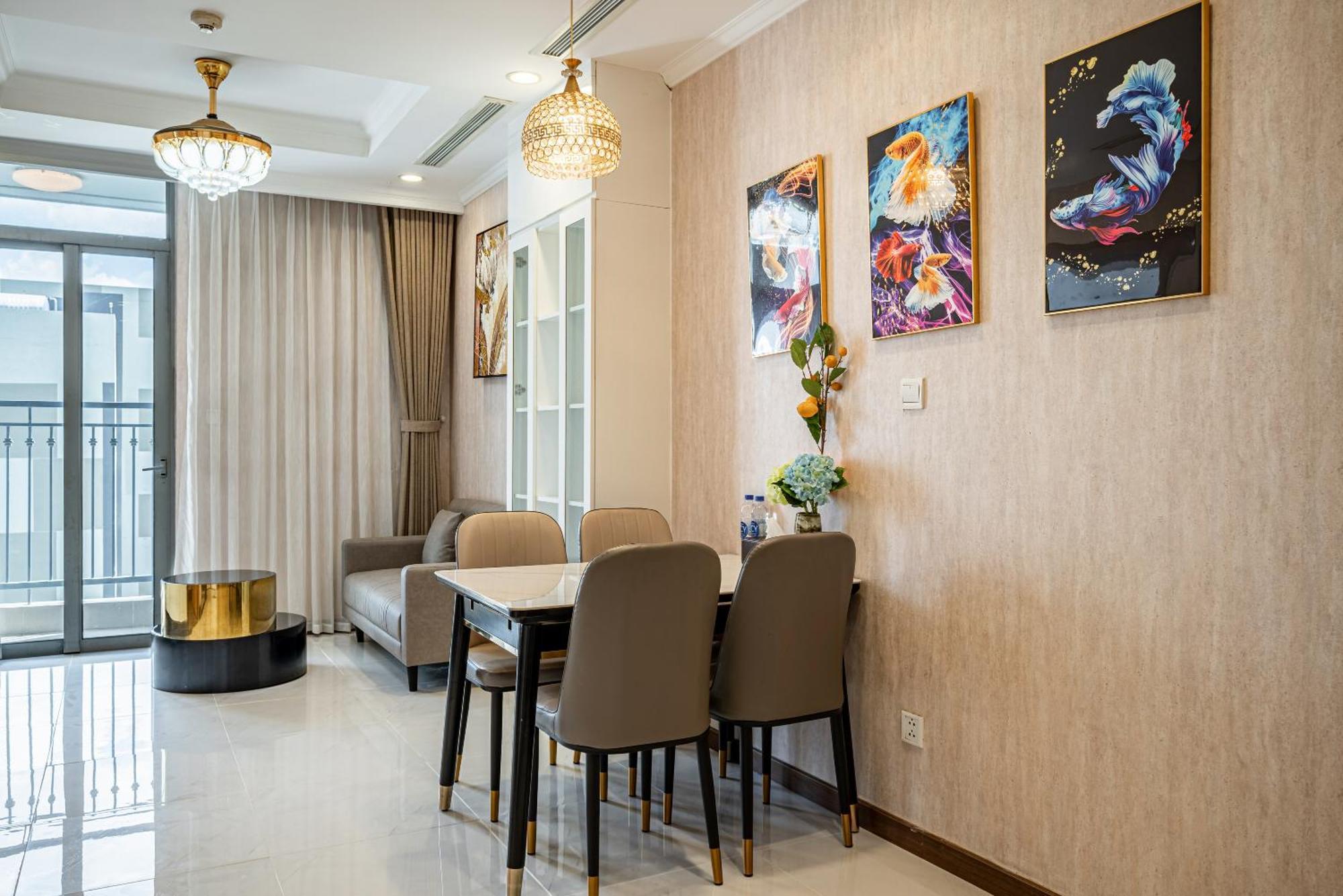 Luxury At Vinhomes Park Căn hộ *