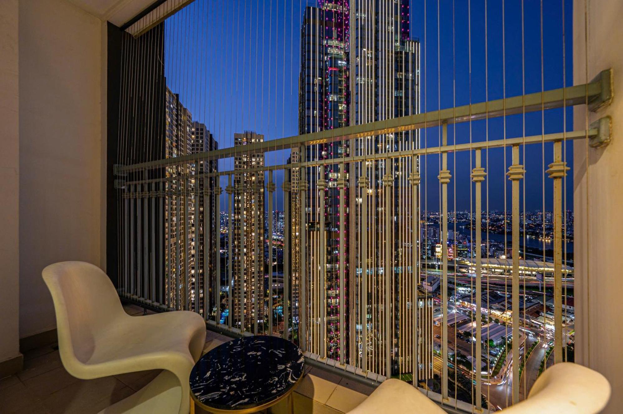 Luxury At Vinhomes Park * TP. Hồ Chí Minh